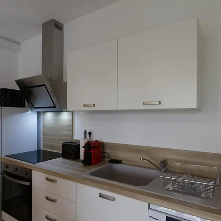 028- Chu Hopital, 2chambres, Parking, Tram Appartamento